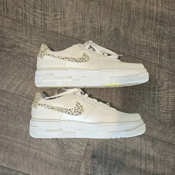Womens Nike Air Force 1 Pixel SE AF1 Low White Sail Shoes DH9632-101 Size 11 - Picture 2 of 4